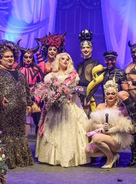 Drag-Show mit Performern auf der Bühne | © Tuntenball - Gerald Hirl