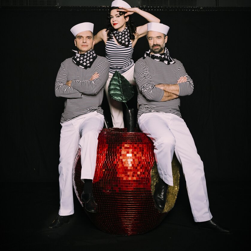 On the Town Ivan Orescanin, Sieglinde-Feldhofer, Wilfried-Zelinka | © Oper-Graz - Ingo Pertramer On the Town Ivan Orescanin, Sieglinde-Feldhofer, Wilfried-Zelinka | © Oper-Graz - Ingo Pertramer