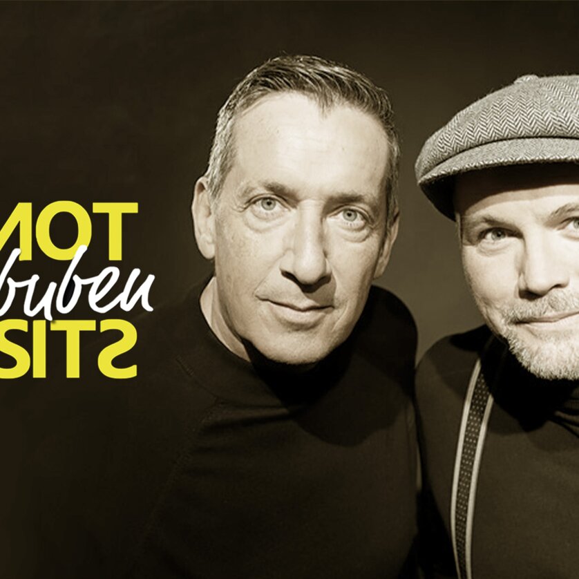 Lotterbuben | © Lukas Beck Foto mit Thomas Stipsits und Viktor Gernot und dem Schriftzug Lotterbuben | © Lukas Beck
