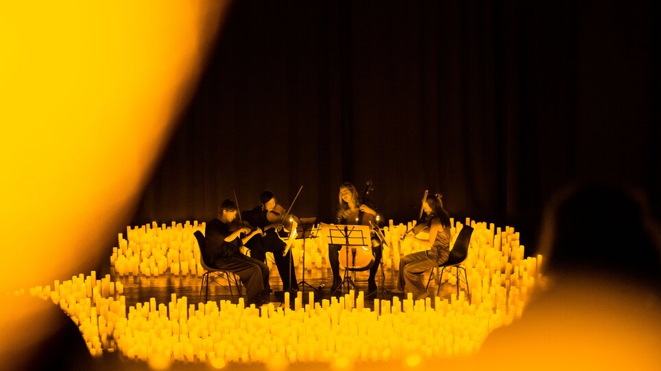 For musicians with strings on stage, surrounded by a multitude of candles | © Fever