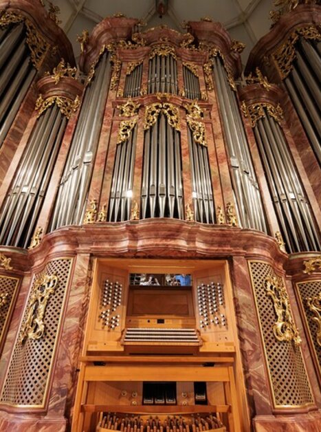 Ornate organ with golden decorations and pipes. | © Sonntagsblatt - Gerd Neuhold