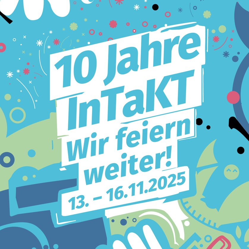 Bunte Informationsgrafik über das InTaKT Festival in Blau- und Grüntönen. Sie enthält das Datum und den Slogan "10 Jahre InTaKT - Wir feiern weiter!" | © verein iks