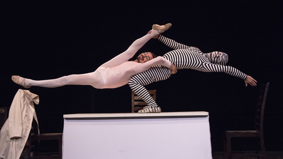 Two acrobats showcase an impressive pose on stage. | © Christina Berzaczy