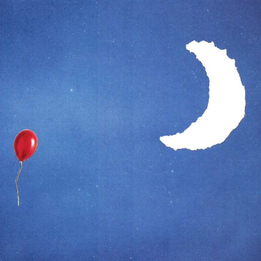 Ein roter Luftballon schwebt vor einem Mond auf einem blauen Hintergrund.
