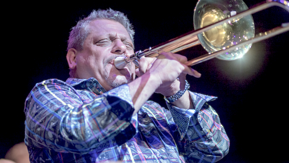 A trombonist passionately plays on stage. | © Johannes Gellner