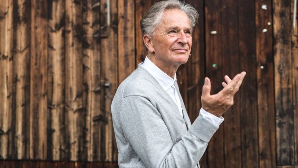A photograph of the fairy-tale writer and storyteller Folke Tegetthoff. | © Nikolaus Pfusterschmid