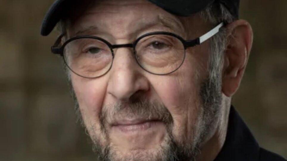 der Komponisten Steve Reich. Ein älterer Herr mit Brille und Baseballkappe | © Jennifer Taylor
