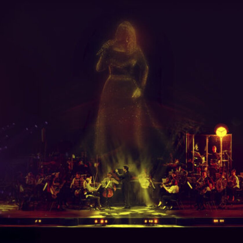 Adele wird im Sympho Show-Stil mit Orchester dargeboten. Licht und Atmosphäre schaffen eine magische Kulisse. | © Adele Sympho Show