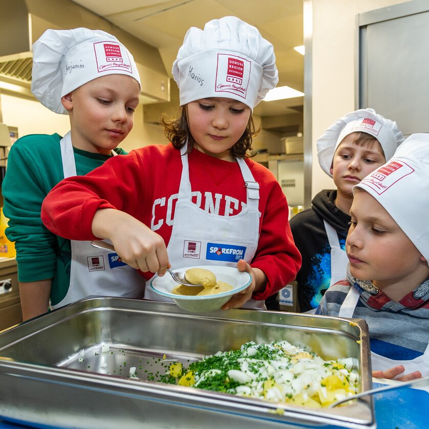 Kinderkochkurse in der GenussHauptstadt Graz I Steiermark | © Graz Tourismus - Paul Stajan Kinderkochkurse in der GenussHauptstadt Graz I Steiermark | © Graz Tourismus - Paul Stajan