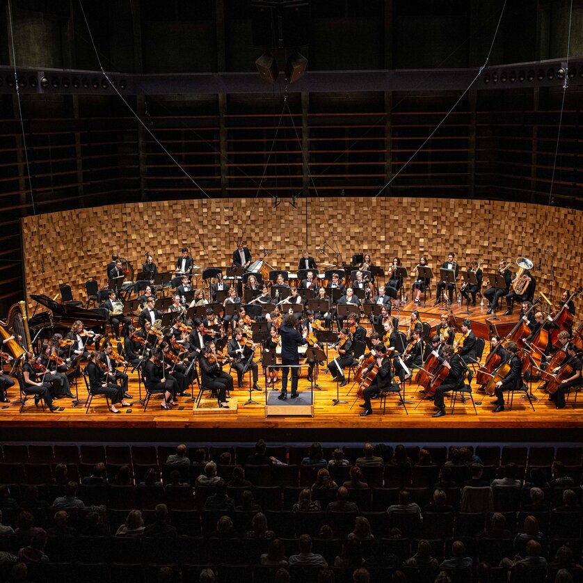 Australian Youth Orchestra Australian Youth Orchestra è in scena e suona