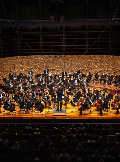 Australian Youth Orchestra è in scena e suona | © Australian Youth Orchestra - Hobart Alastair Bett