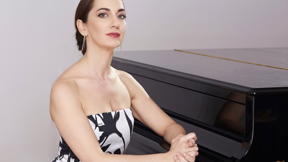 Veneta Neynska sitzt am Klavier | © Vladimir Kotsev