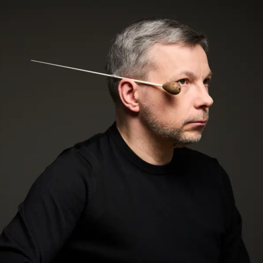 Porträtbild von Olari Elts mit schwarzem Pullover. | © Kaupo Kikkas