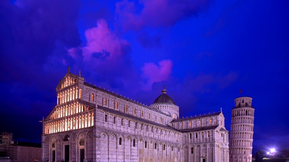 Nachtaufnahme der Kathedrale von Pisa und des Schiefen Turms. | © Gerhard Huber