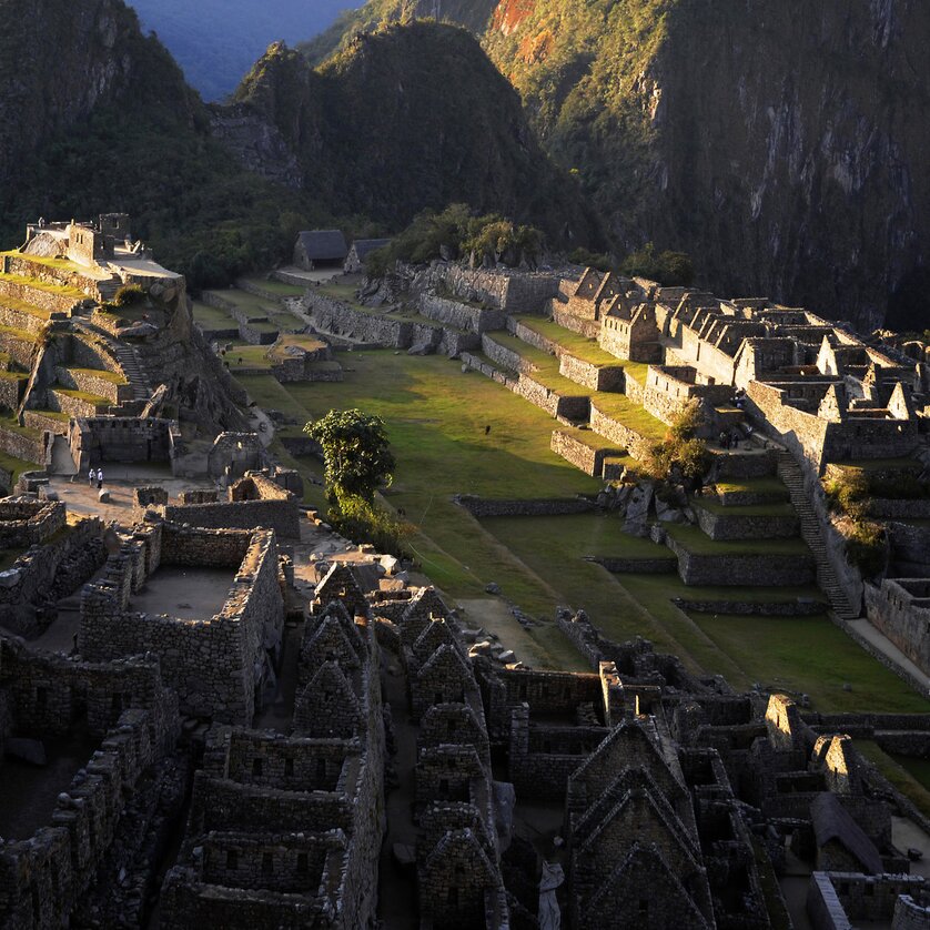 Eine beeindruckende Ansicht der Ruinen von Machu Picchu in den frühen Morgenstunden. | © Gerhard Huber