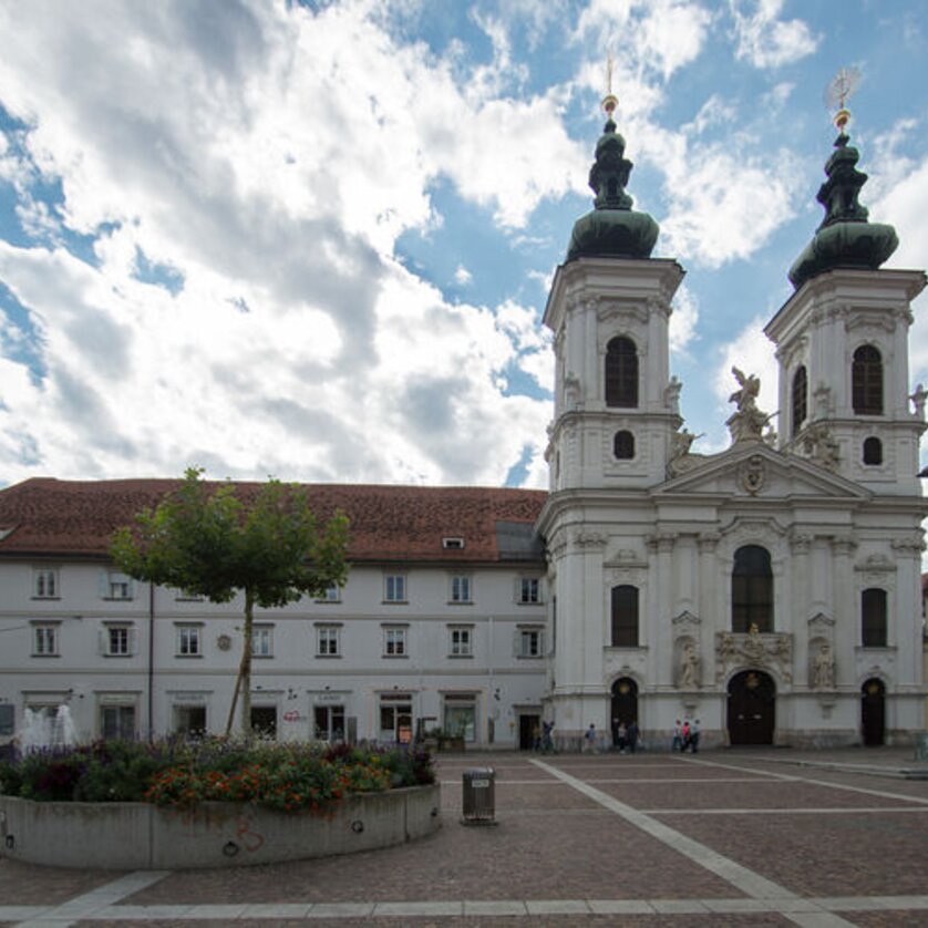 Mariahilfkirche Fassade | © Pedro J. Pacheco Mariahilfkirche Fassade | © Pedro J. Pacheco