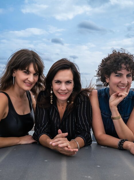 Schick Sisters Stories | © Elisa Maier