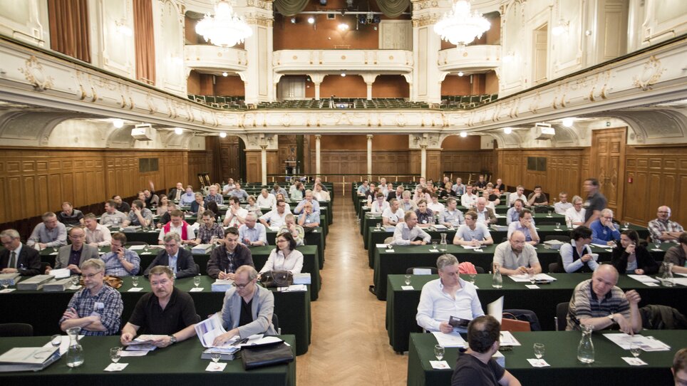 Participants at a conference in a historic hall in Graz. | © MCG - Martin Wiesner