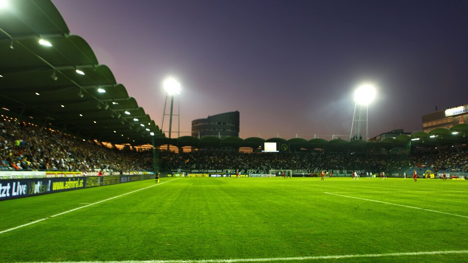 View of a football pitch at MERKUR Arena Graz during twilight. | © MCG - Alex Stangl