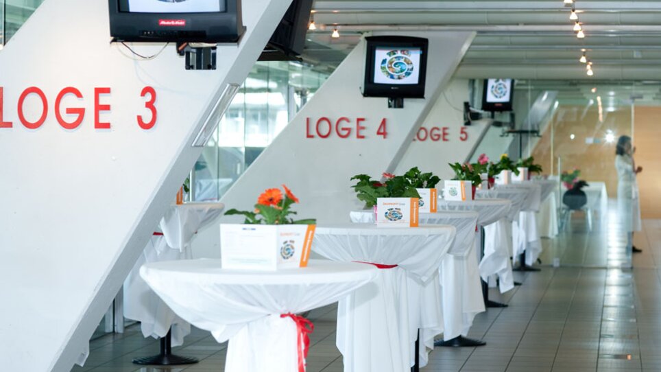 Interior view of Merkur Arena VIP Area featuring raised cocktail tables. | © MCG - Martin Wiesner