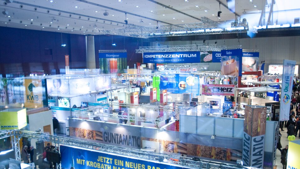 Geschäftliche Veranstaltung im Messezentrum Graz mit vielen Ständen und Besuchern. | © MCG - Martin Wiesner