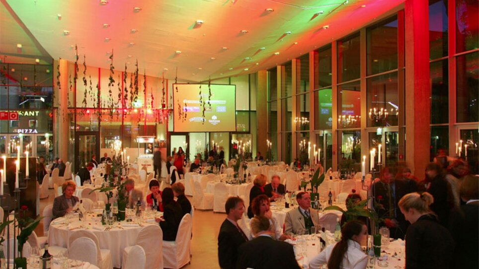 Guests enjoying dinner in a modern and stylish event venue. | © MCG