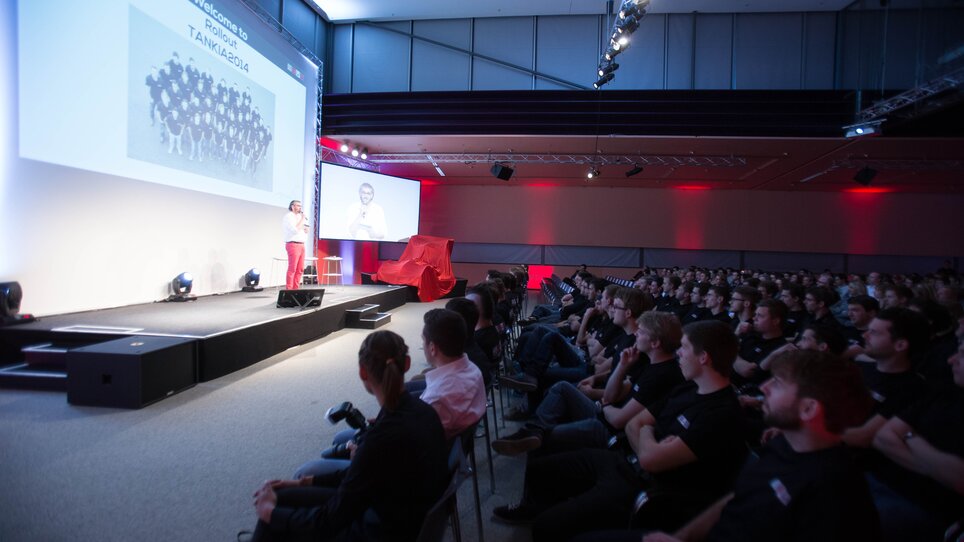 A speaker at a conference with an audience in Graz. | © MCG - Martin Wiesner