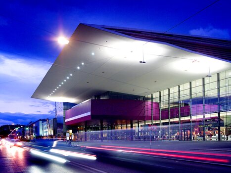 Stadthalle Graz, modernes Gebäude mit Flugdach | © MCG - Werner Krug
