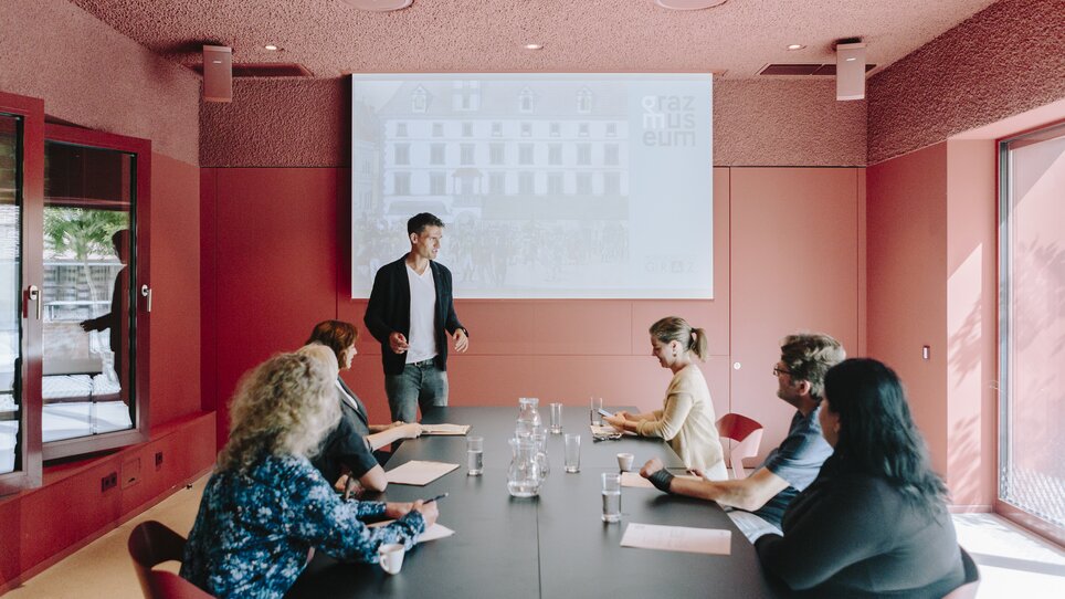 Business meeting in Graz with presentation and networking. | © Sebastian Reiser