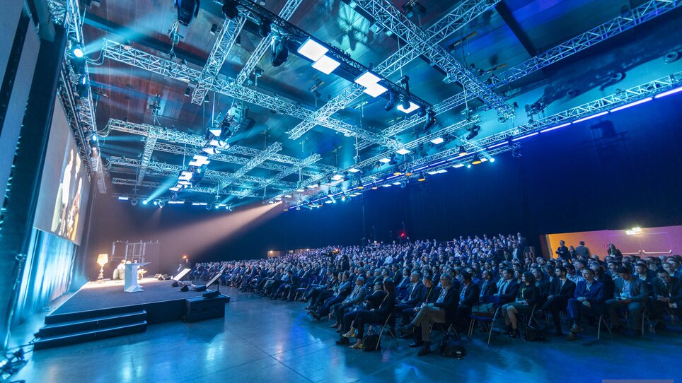 Große Teilnehmerzahl bei einer Konferenz in der Helmut List Halle, Graz. | © Peter Riedler - photoworkers