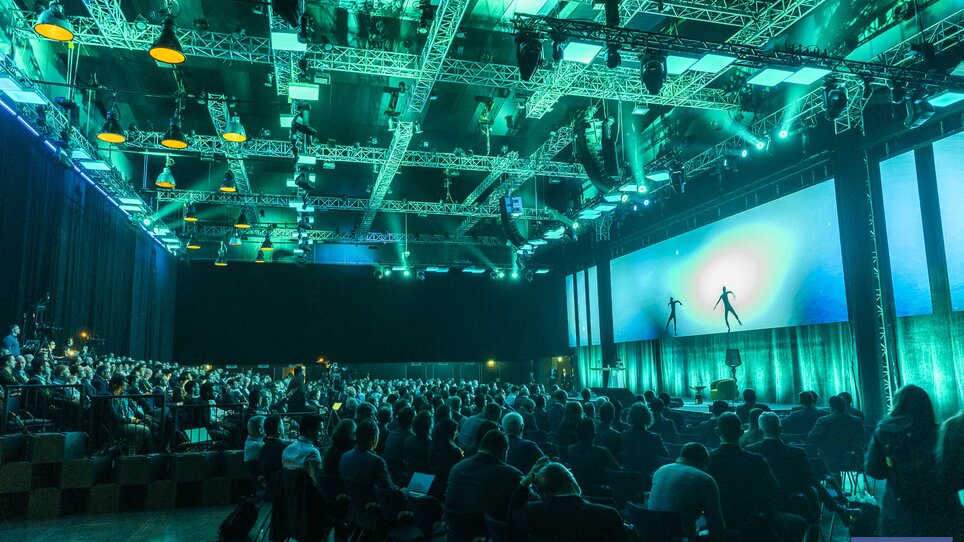 Blick auf eine Konferenz mit modernem Ambiente in Graz. | © Peter Riedler - photoworkers
