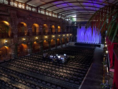 Innenansicht der Kasematten: variable Bestuhlung, Bühne und technische Infrastruktur. | © Grazer Spielstätten - Palme Peter