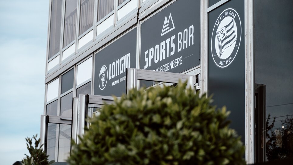 Exterior view of LONGIN GRAWE CLUB 1909 with Sports Bar. | © Sebastian Atzler