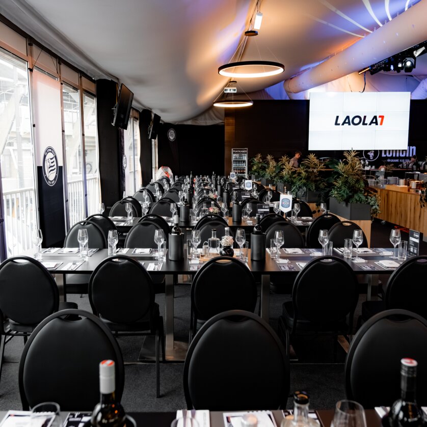 Interior of a conference room in LONGIN GRAWE CLUB 1909, set up for an event. | © Sebastian Atzler