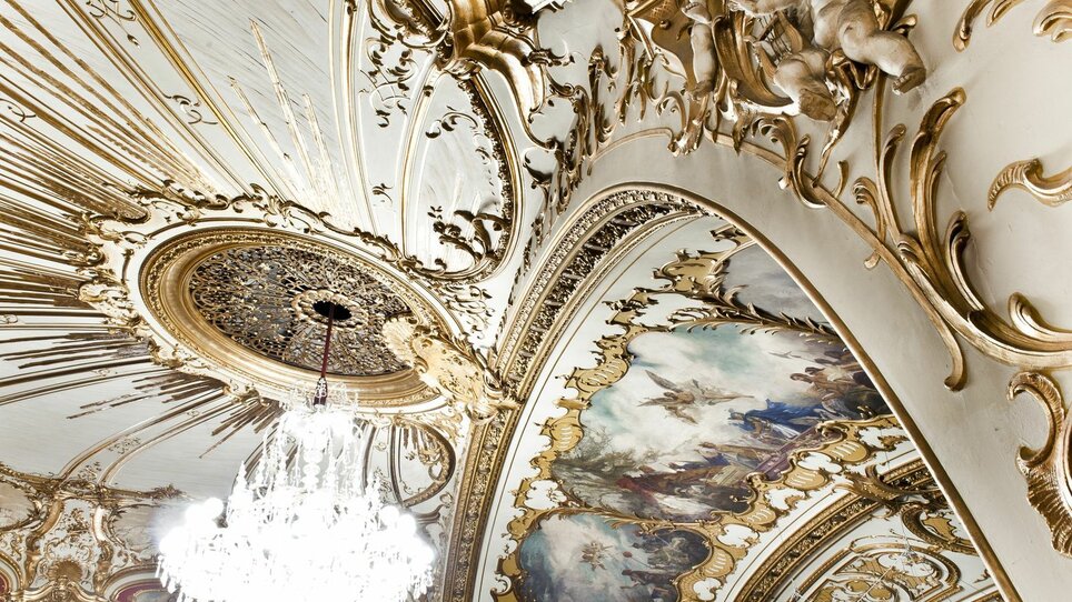 Oper Graz Decke mit Luster | © Moodley Brand Identity