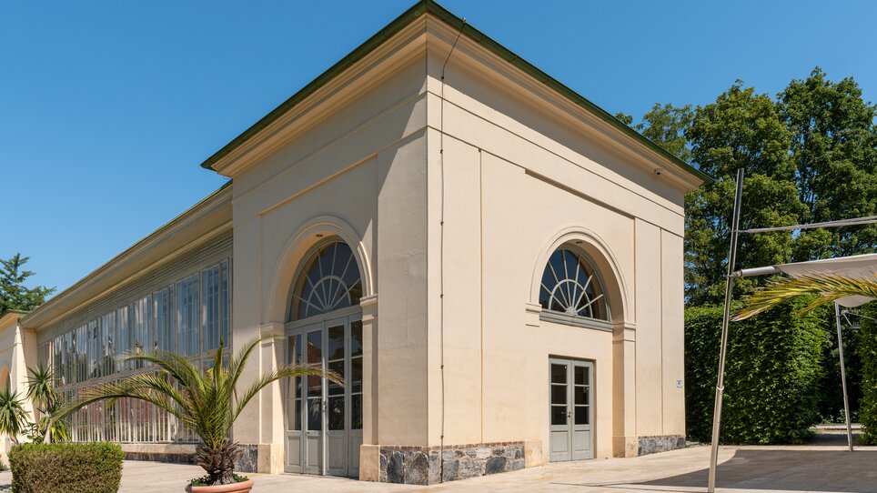 Außenansicht der Orangerie im Burggarten, einer beliebten Hochzeitslocation in Graz. | © Land Steiermark - Melanie Laimer