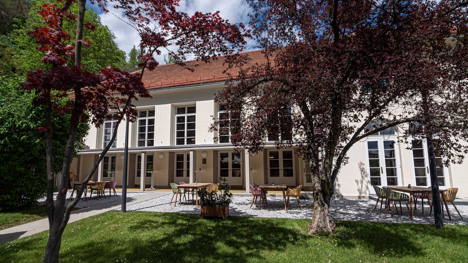 Inviting event location with terrace and trees in Graz. | © Ijob - Brandstätter