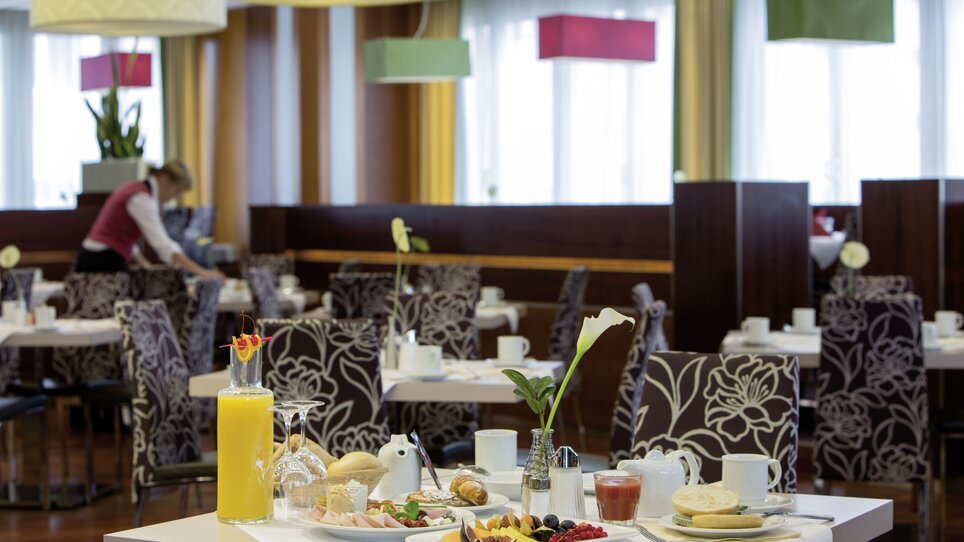 Ein schön gedeckter Frühstückstisch im Hotel Europa, modern und einladend. | © Austria Trend Hotel Europa Graz