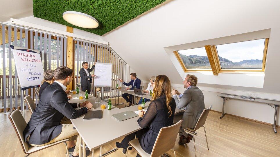 Teammeeting in moderner Umgebung für Tagung oder Konferenz in der Genusspension Herti. | © Grossauer