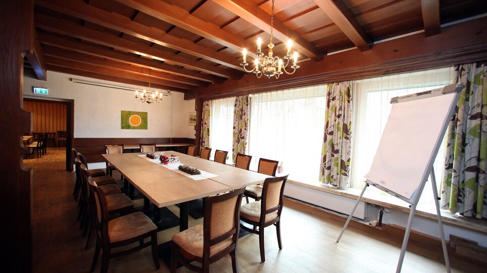 Das Jägerstüberl im Hügellandhof, ausgestattet für Geschäftsmeetings und Konferenzen. | © Hügellandhof