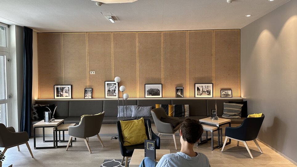 Moderne Lounge im JUFA Hotel Graz City für Geschäftsreisende und Meetings. | © JUFA Graz City