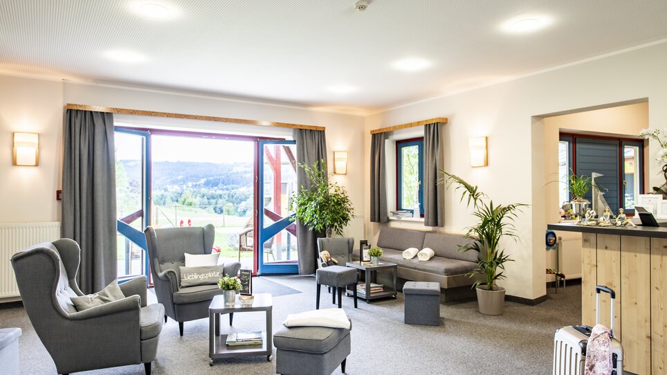 Interior view of the lounge at JUFA Hotel Maria Lankowitz. | © LenzJUFA Hotels