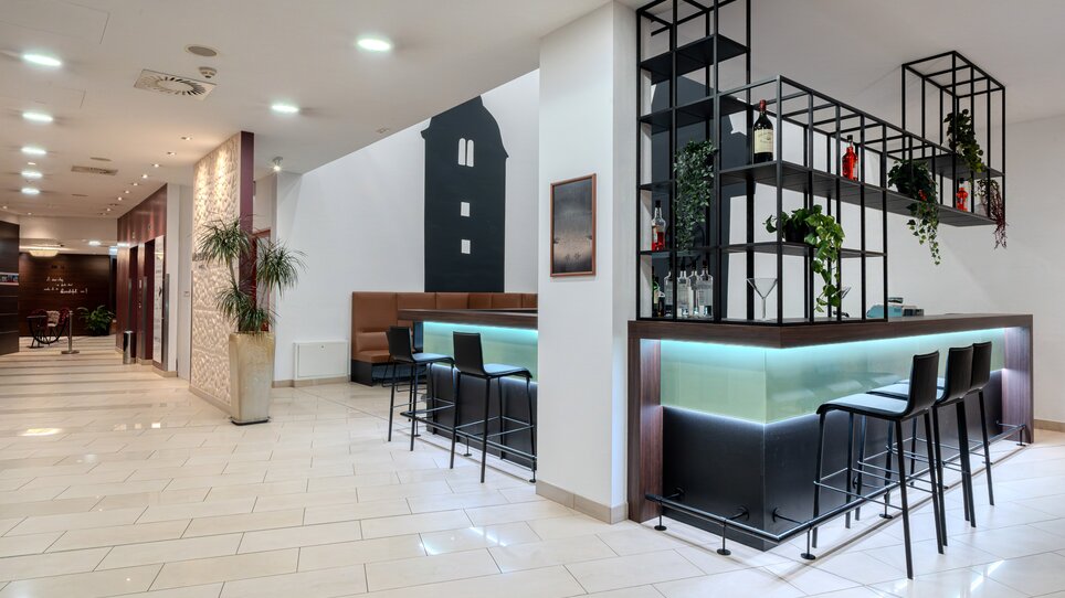 Modern hotel bar in Hotel Mercure Graz City, suitable for business meetings. | © Mercure Graz City