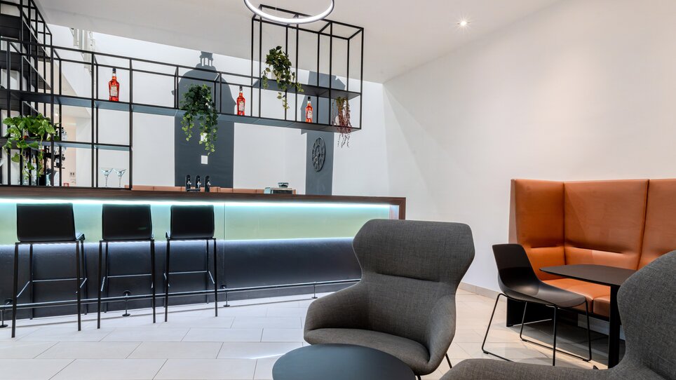 View of the stylish lobby at Mercure Hotel in Graz. | © Mercure Graz City