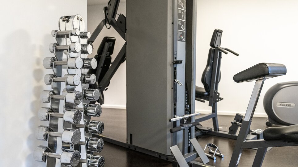 Fitnessgeräte und Hanteln im PLAZA INN Graz Messe. | © PLAZA INN Graz Messe
