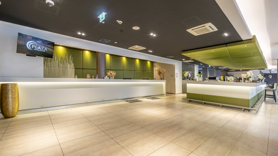 Moderne Rezeption im PLAZA INN Graz Messe, ideal für Geschäftstreffen. | © PLAZA INN Graz Messe