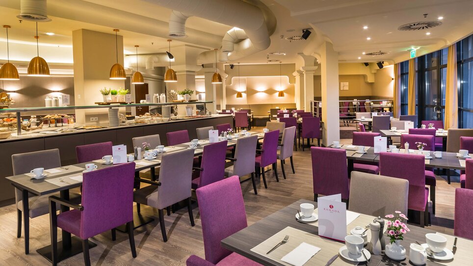 Modern eingerichteter Tagungsraum im Hotel Ramada Graz mit Tischen und Stühlen, ideal für Geschäftsveranstaltungen. | © Hotel Ramada Graz