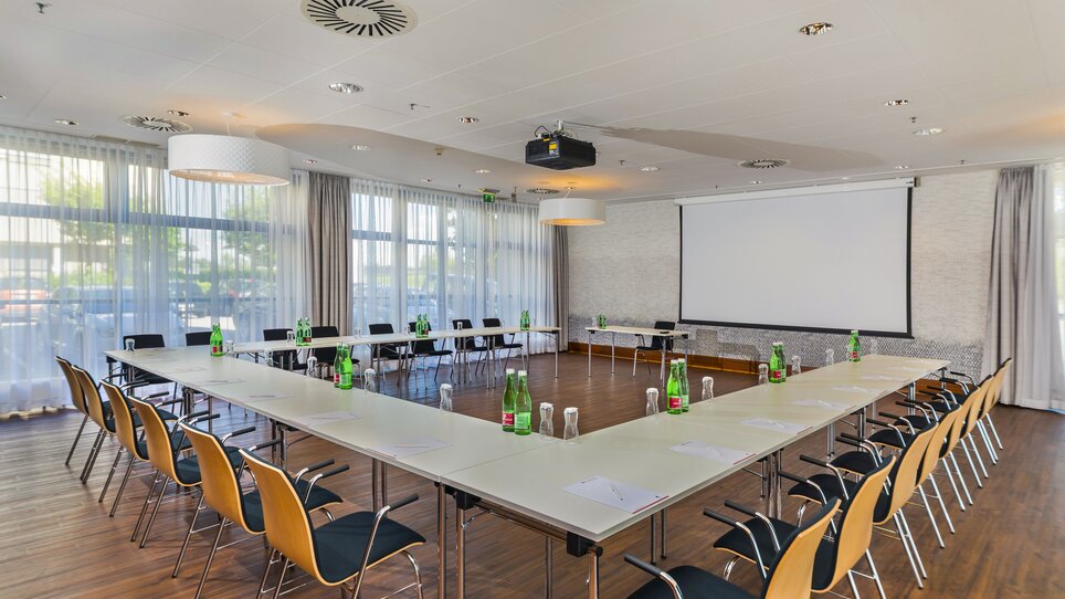 Innenansicht eines Konferenzraums im Hotel Ramada Graz. Ausstattung für Tagungen und Geschäftsmeetings. | © Hotel Ramada Graz