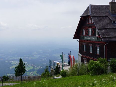 The Stubenberghaus with a view of the landscape, ideal for seminars. | © Stubenberghaus