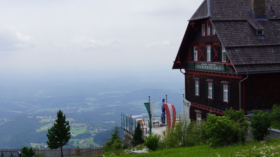 The Stubenberghaus with a view of the landscape, ideal for seminars. | © Stubenberghaus